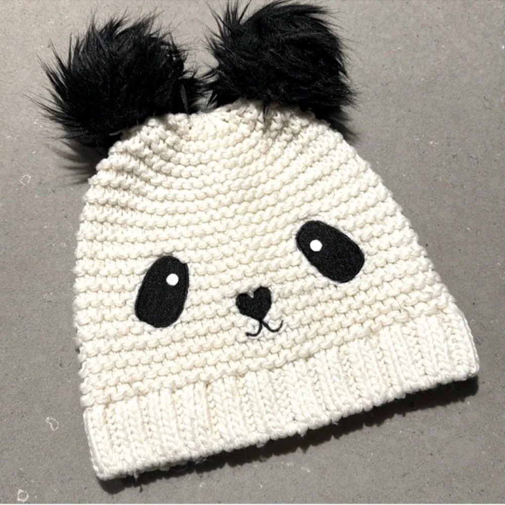 GAP absolutely adorable knit panda hat! Minimally used, fully cleaned! Size S/M
